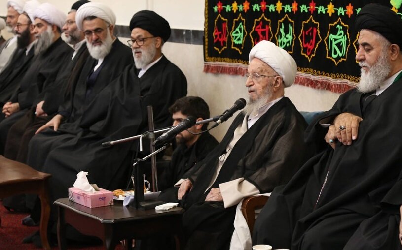 آیت‌الله مکارم شیرازی: تجمل‌گرایی ریشه بسیاری از مشکلات اجتماعی است
