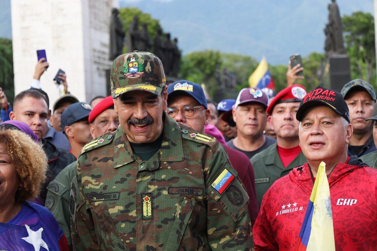Venezuela responde con masiva marcha popular al cerco militar de EE.UU. en el Caribe