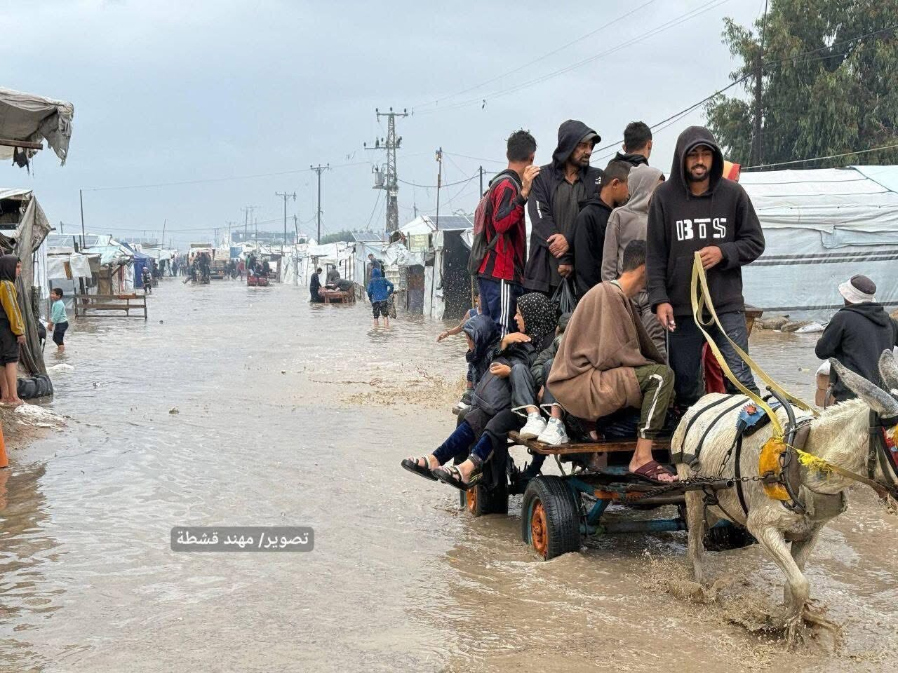 غزہ کے مظلوم عوام سیلاب اور ملبے میں گھر گئے؛ انسانی المیہ شدت اختیار کر گیا + تصاویر