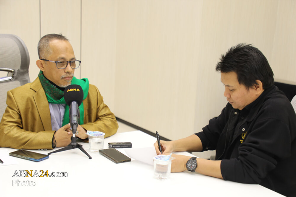 استاد دانشگاه اندونزی در گفت‌وگو با ابنا: ایران، الگویی استثنایی در پیشرفت علمی و مقاومت در برابر تحریم‌هاست/ باید ایران را از نزدیک دید