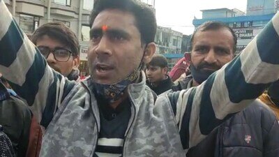 کشمیر میں یونیورسٹی میں مسلمان طلبا پر پابندی کا مطالبہ