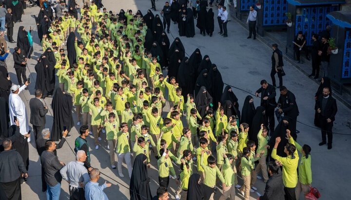 تقرير مصور/ مشاركة أكثر من (2000) طالب في مسيرة لإحياء ذكرى استشهاد السيدة فاطمة الزهراء (ع) بكربلاء