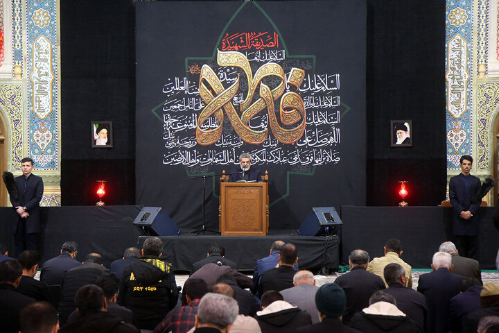 تقرير مصور/ قراءة "خطبة فدك" للسيدة الطاهرة "فاطمة الزهراء"(ع) بمناسبة شهادتها في حرم السيدة فاطمة المعصومة (ع)