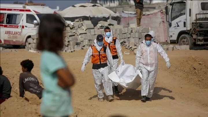 غزه پیکر ۱۵ شهید فلسطینی را از صلیب سرخ تحویل گرفت؛ رژیم اشغالگر همچنان به نقض آتش‌بس ادامه می‌دهد