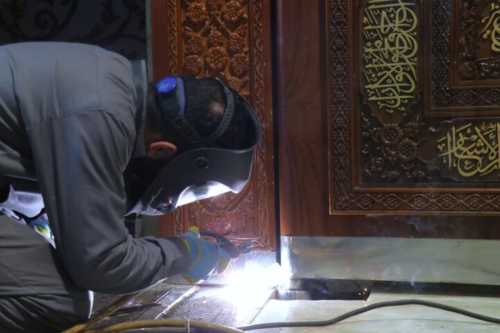 تقرير مصور/ إنهاء اعمال تنصيب باب الإمام الجواد (عليه السلام) في العتبة العباسية المقدسة