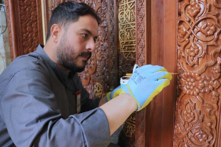 تقرير مصور/ إنهاء اعمال تنصيب باب الإمام الجواد (عليه السلام) في العتبة العباسية المقدسة