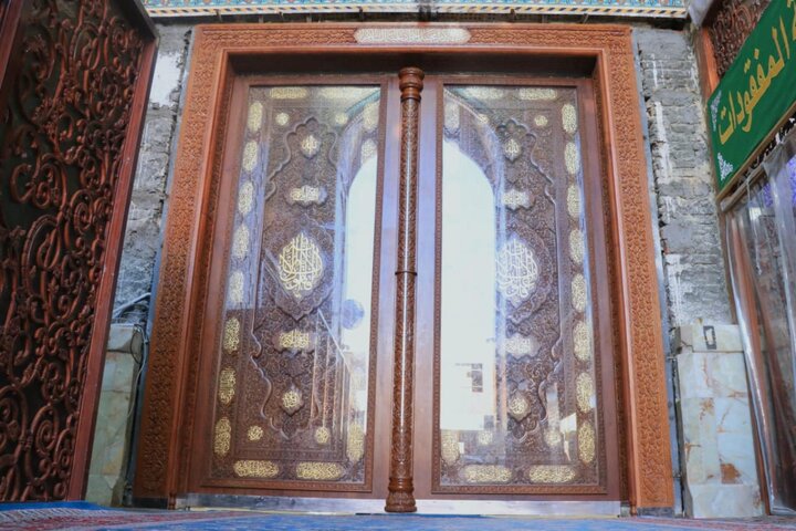 تقرير مصور/ إنهاء اعمال تنصيب باب الإمام الجواد (عليه السلام) في العتبة العباسية المقدسة