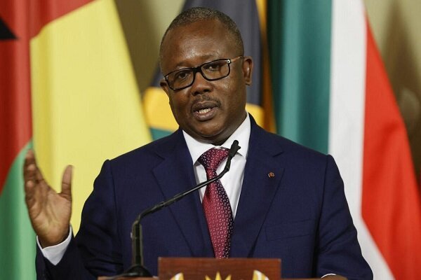 Гвинеја-Бисауда чеврилиш; Президент һәбс едилди