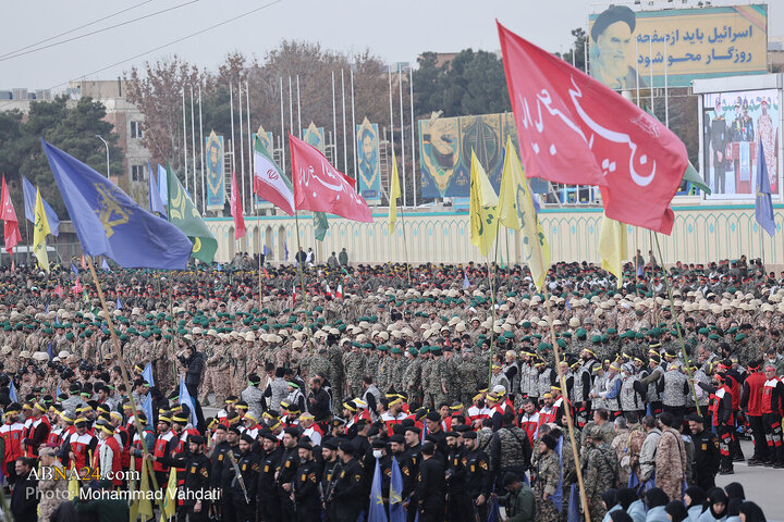 Foto / Tahran'da Basiç Güçlerinin Büyük Güç Gösterisi Manevrası