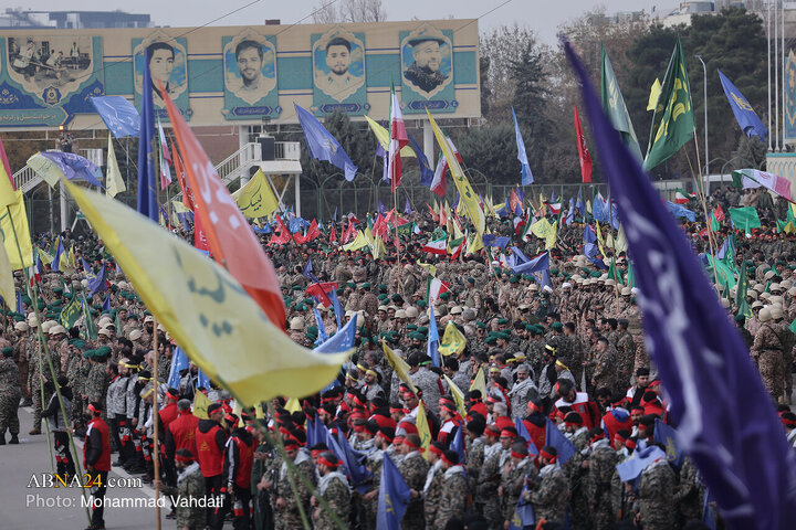 Foto / Tahran'da Basiç Güçlerinin Büyük Güç Gösterisi Manevrası