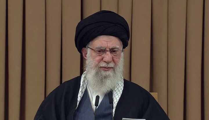 ویدیو | رهبر انقلاب: از رئیس جمهور محترم و دولت خدمتگزار حمایت کنیم