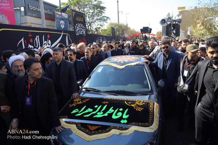 ဟဇရသ် အာယာသွလ္လာဟ် အလ်အွဇ်မာ ဝဟီးဒ် ခိုရာစာနီ  ကိုယ်တိုင်ပါဝင်သည့် သခင်မကြီး ဖွာတွေမဟ် ဇဲဟ်ရာ(စ.အ) ရှဟာဒသ် အလံ လှည့် (၁)  ။ ။ Photos