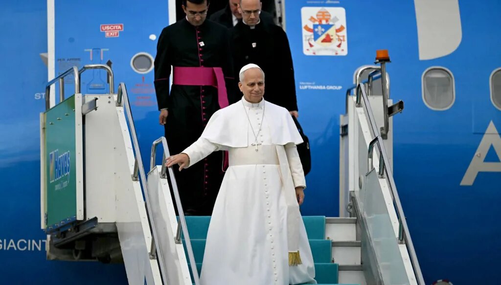 Папа XIV Лео илк хариҹи сәфәринә Түркијәјә јола дүшдү