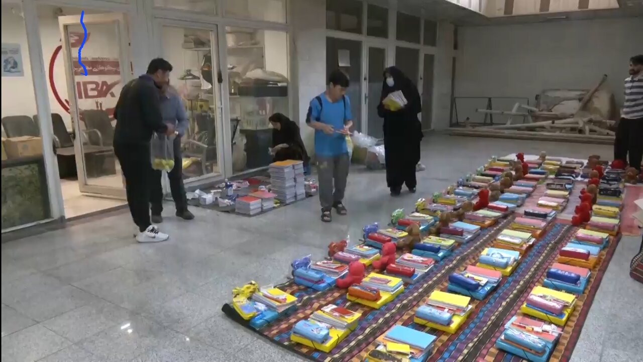 ویدئو | توزیع بیش از ۷۰ بسته کمک آموزشی توسط انجمن نیکوکاری مهاجران افغانسنان در ایران