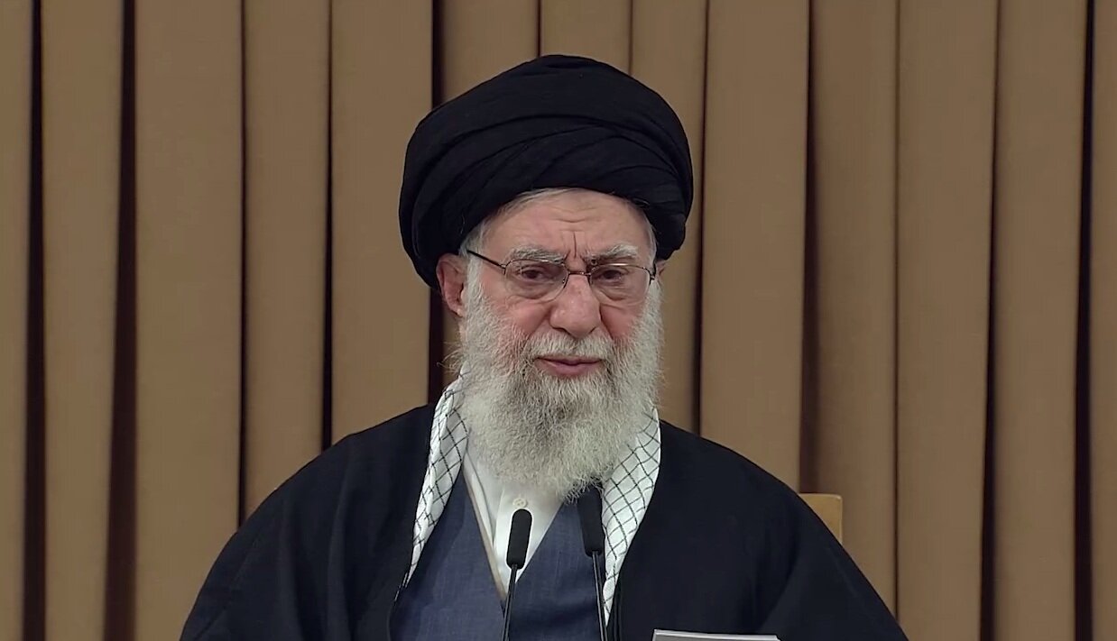 ویدیو | رهبر انقلاب: از رئیس جمهور محترم و دولت خدمتگزار حمایت کنیم