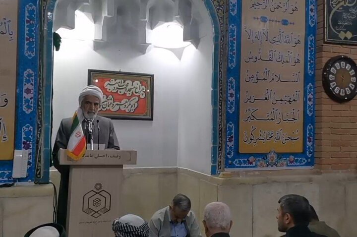 Mamoste Rostemî: "Axaftinên Serokê Şoreşê ji bo hemû gelê Îranê fesla-xetab in(pêşeng û qetî ne)."