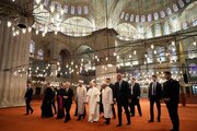 Pope makes first visit to Muslim place of worship at Istanbul’s Blue Mosque