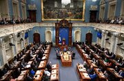 Iniharap ang kontrobersyal na panukalang batas ng pamahalaan ng Quebec laban sa mga Muslim; nagpahayag din ng pagtutol ang mga obispo