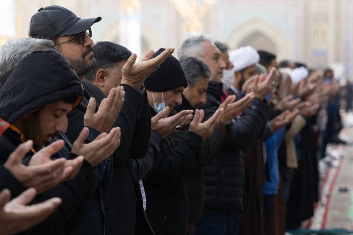Photos: Praying for rain in Imam Reza holy shrine
