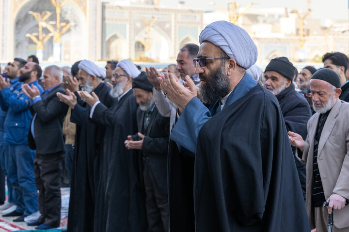 Photos: Praying for rain in Imam Reza holy shrine