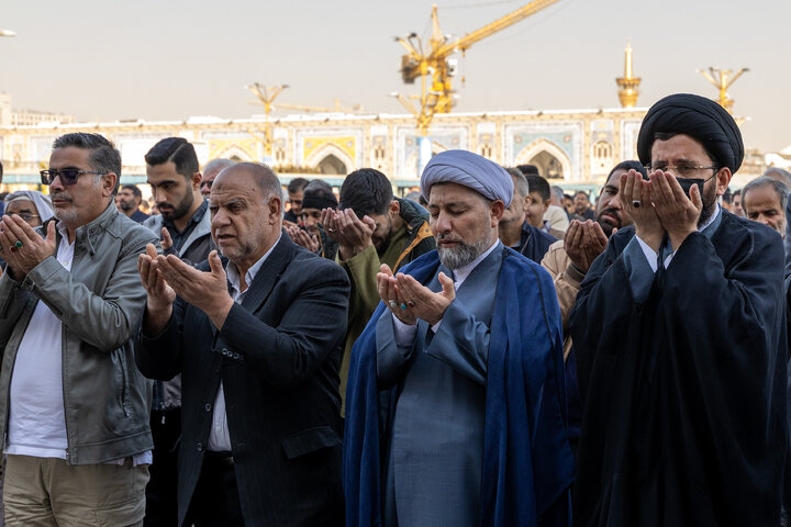 Photos: Praying for rain in Imam Reza holy shrine