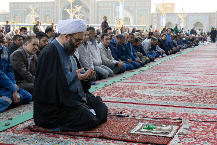 Photos: Praying for rain in Imam Reza holy shrine