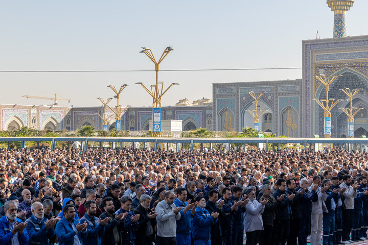 Photos: Praying for rain in Imam Reza holy shrine