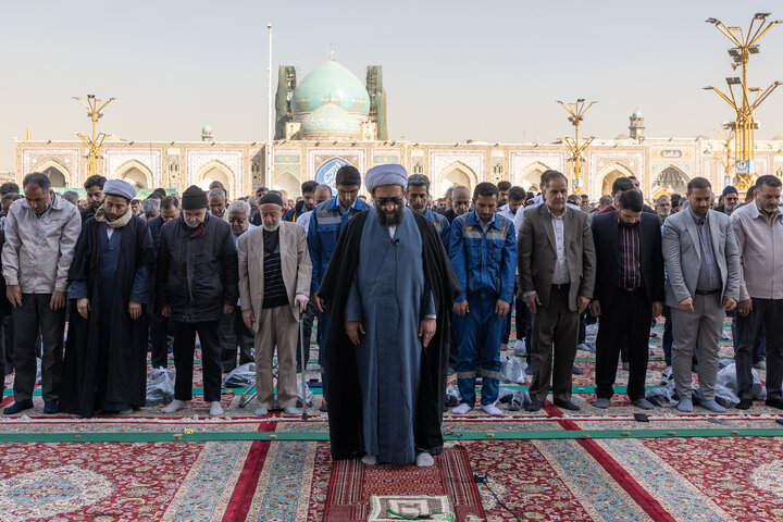 Photos: Praying for rain in Imam Reza holy shrine