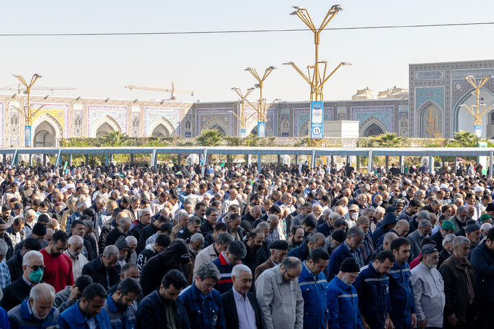 Photos: Praying for rain in Imam Reza holy shrine