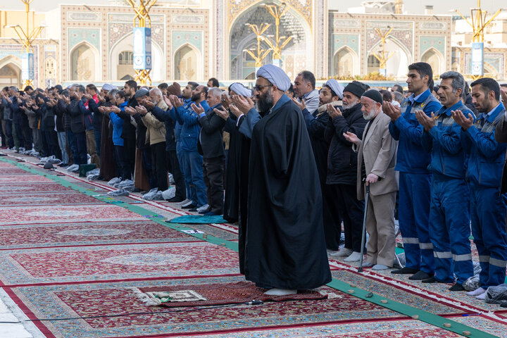 Photos: Praying for rain in Imam Reza holy shrine