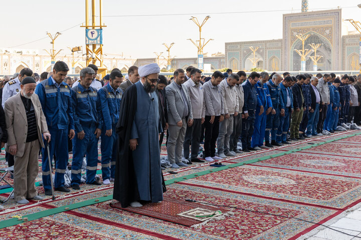 Photos: Praying for rain in Imam Reza holy shrine