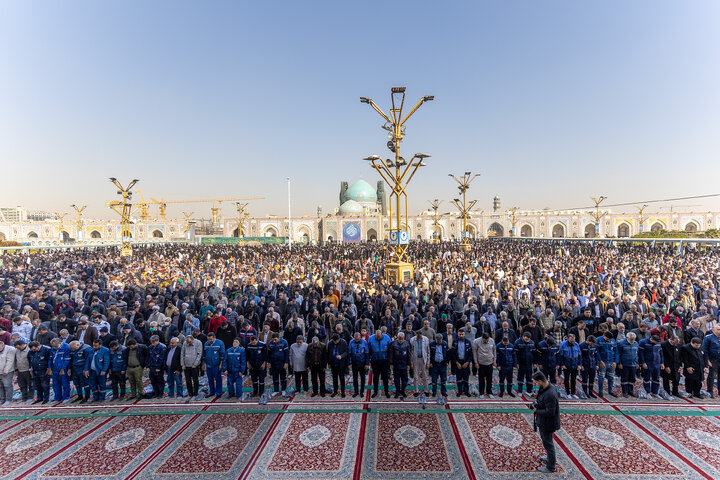Photos: Praying for rain in Imam Reza holy shrine