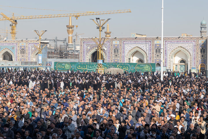 Photos: Praying for rain in Imam Reza holy shrine