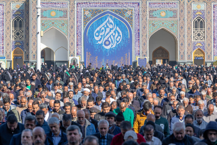 Photos: Praying for rain in Imam Reza holy shrine