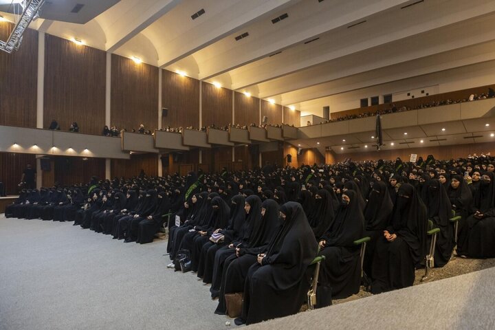 تقرير مصور/ العتبة العباسية المقدسة تكرّم 1500 طالبة ترتدي العباءة الفاطمية