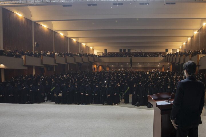 تقرير مصور/ العتبة العباسية المقدسة تكرّم 1500 طالبة ترتدي العباءة الفاطمية