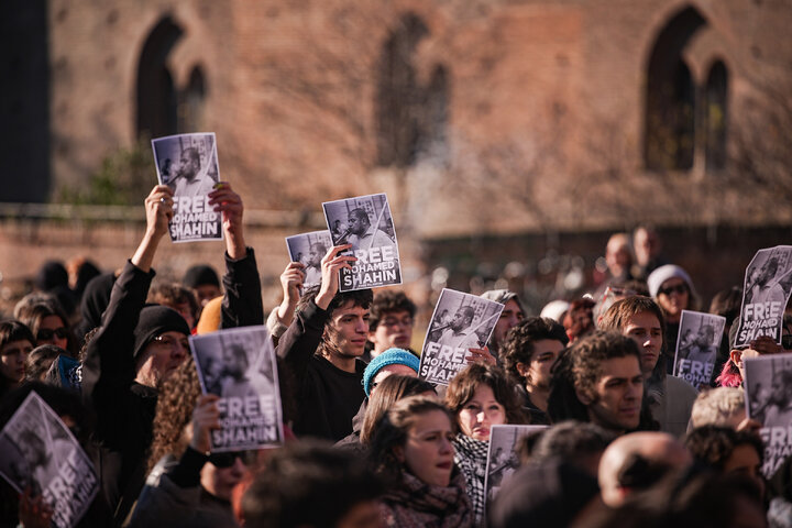 تظاهرات مردم ایتالیا برای آزادی شخصیت اسلامی تورینو/سران کلیسا به رئیس‌جمهور نامه‌ نوشتند + ویدیو