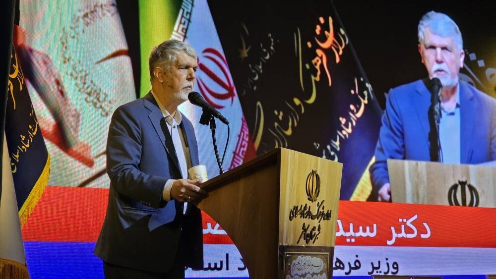 Serving Quran an eternal honor: Iran’s Culture Minister