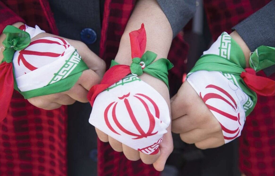 ایران همچنان سخت و ستبر ایستاده است