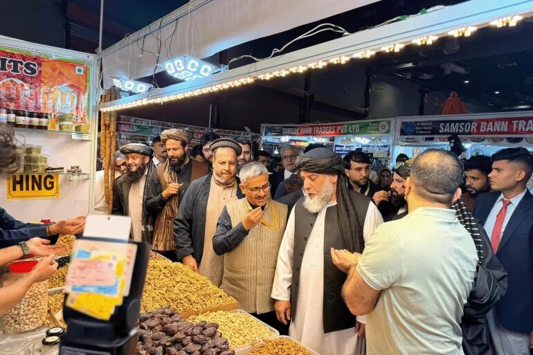 تجارت افغانستان–پاکستان در بن‌بست/ کابل مسیرهای تازه را جایگزین اسلام‌آباد می‌کند