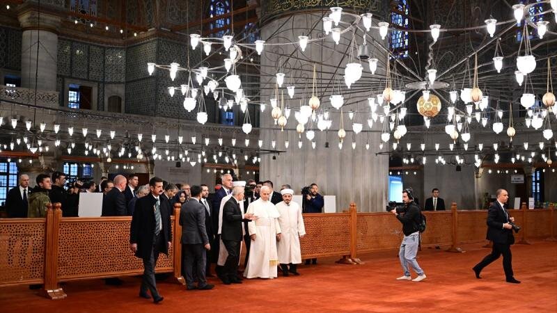 بازید پاپ از »مسجد آبی« استانبول + تصاویر