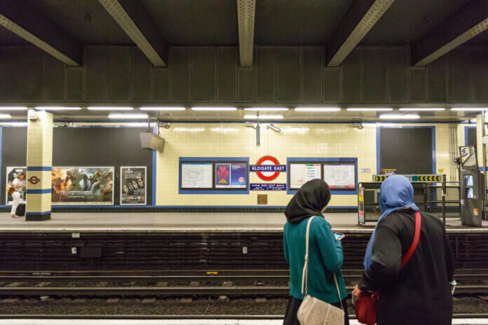 ব্রিটিশ গণপরিবহনে মুসলিম নারীদের চরম নিরাপত্তাহীনতা।