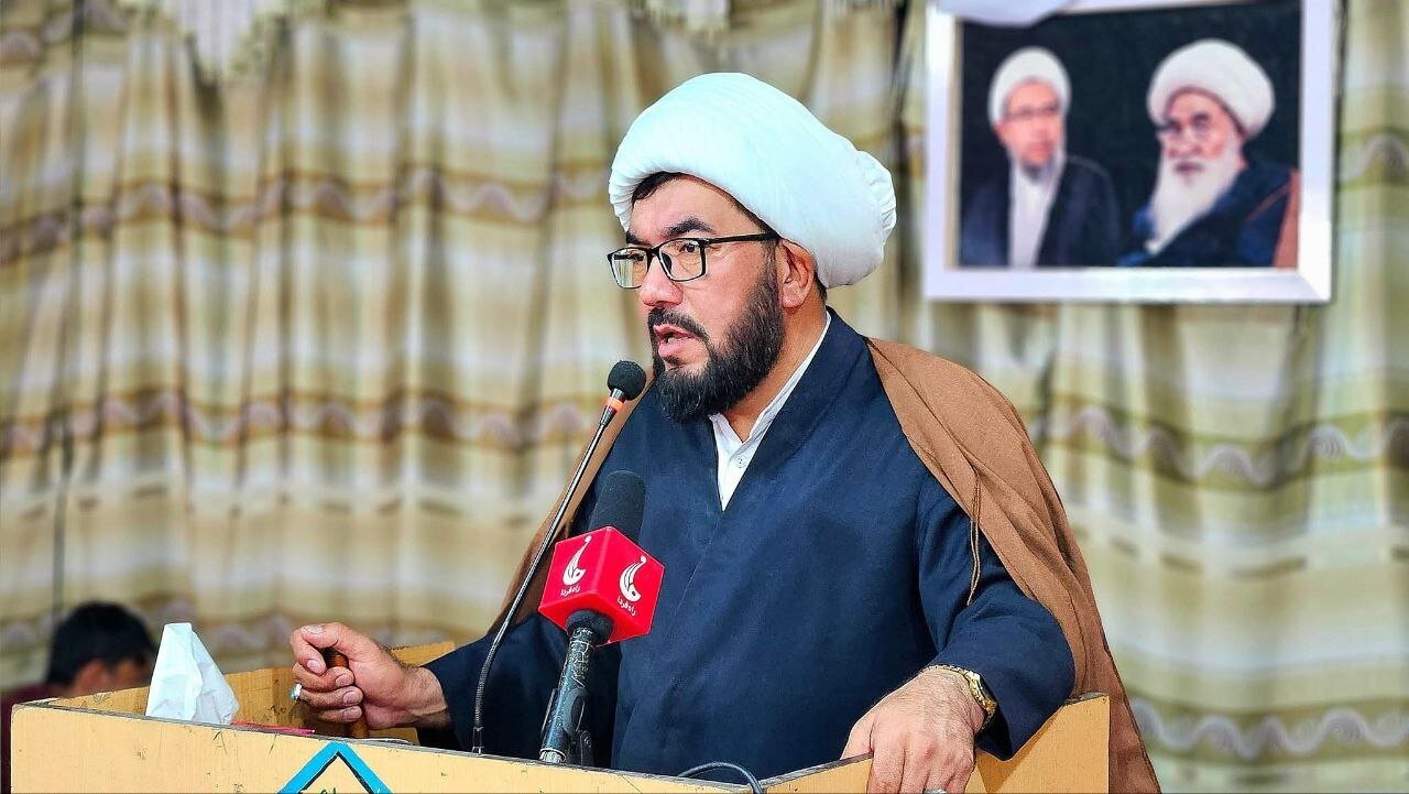 " Îmamê nimêja înê li rojavayê Kabulê: Fatimîye ev e ku birayetî di navbera Şîa û Sûnî de destnîşan dike."