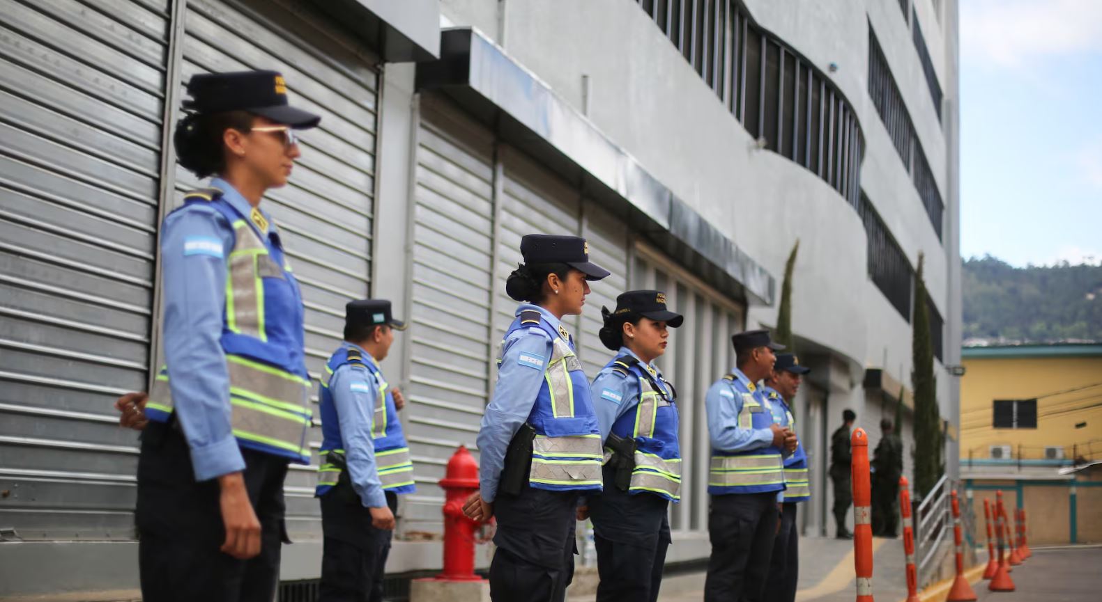 Honduras vota entre la izquierda soberanista y la injerencia abierta de Trump en favor de la derecha