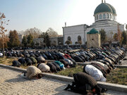 Uzbek Muslims pray for rain amid severe drought