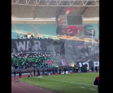 ফুটবল ম্যাচে ফিলিস্তিনি প্রতিরোধকে সমর্থন করা+ভিডিও।