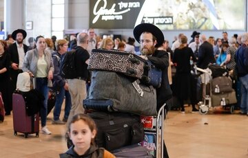 Miles de israelíes hacen cola frente a la Embajada de Portugal en Tel Aviv para obtener pasaporte europeo