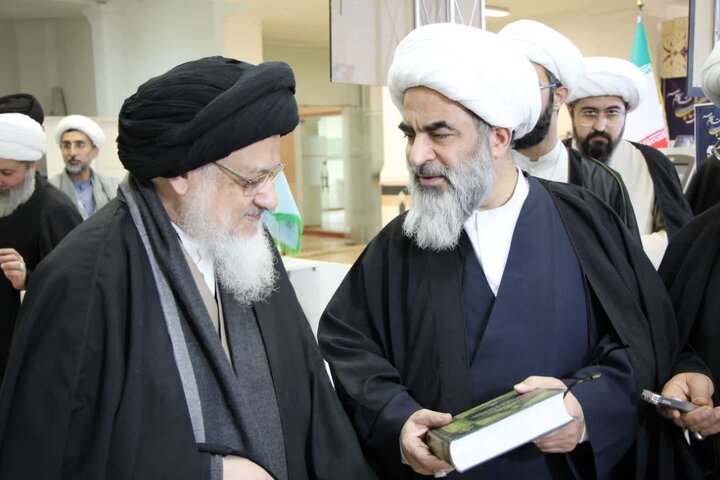 بازدید علما و اندیشمندان از نمایشگاه کتاب تخصصی فقه و کلام معاصر