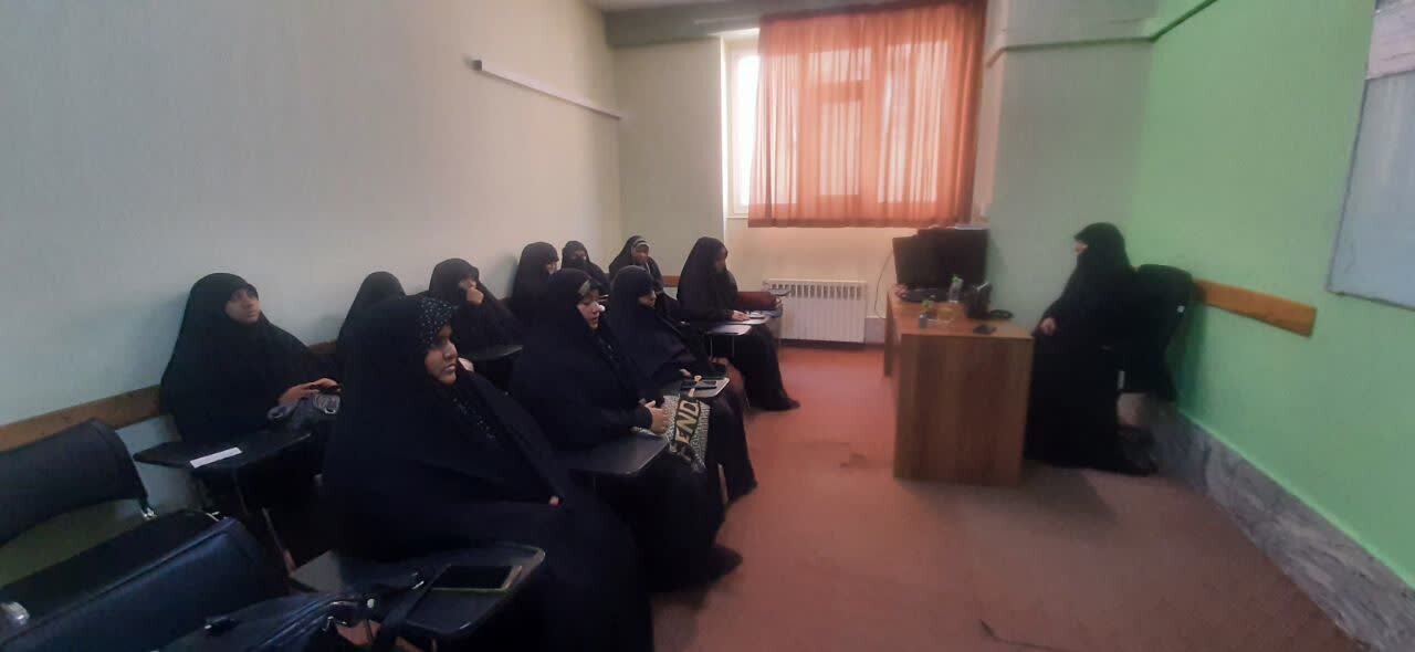 প্রথম কুরআন প্রশিক্ষক, প্রশিক্ষণ কোর্সটি বিশেষভাবে বাংলাদেশী  শিক্ষার্থীদের জন্য কোমে অনুষ্ঠিত হয়।