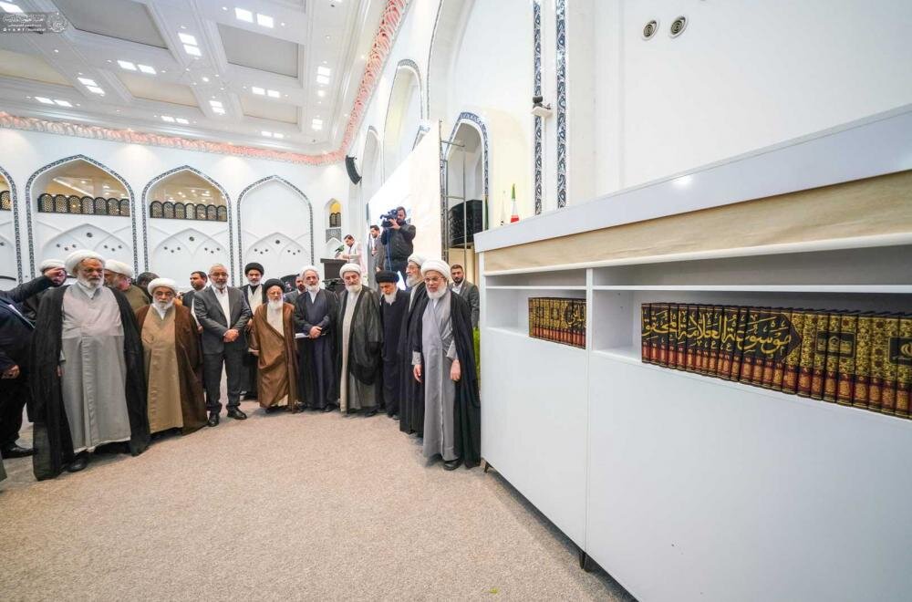 رفع الستار عن موسوعة المحقق النائيني الكبرى في مراسم اختتام المؤتمر الخاص به+(صور)